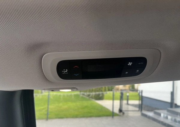Chrysler Pacifica cena 134900 przebieg: 121000, rok produkcji 2018 z Łomża małe 466